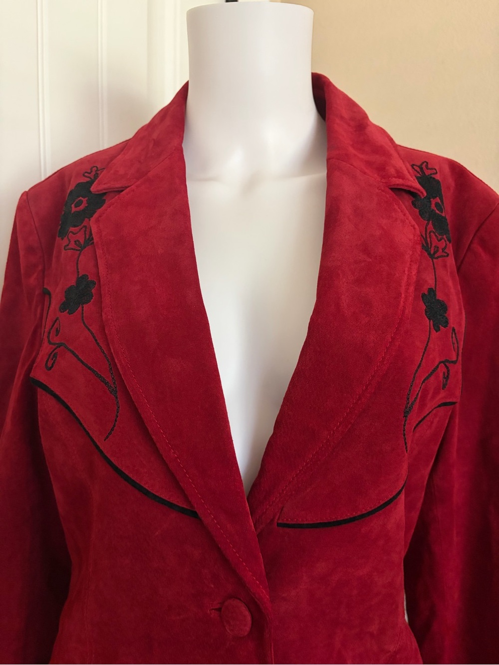 VINTAGE RARE 1970s 100% Leather Red Suede Floral Embroidered Western Blazer - Picture 4 of 9